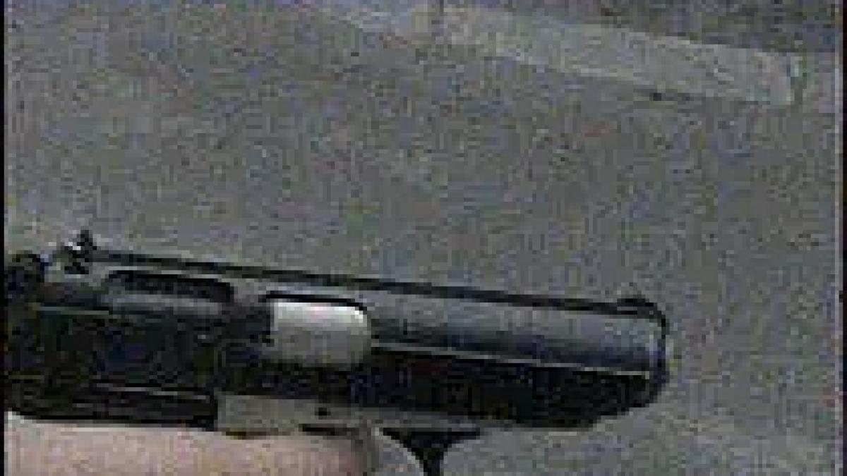 Botoşani. Şi-a ameninţat colegii cu un fals pistol de supărare că şi-a pierdut slujba