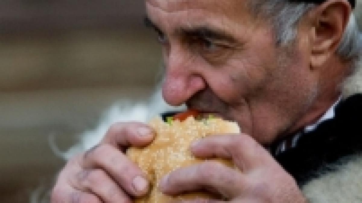 Internauţii americani acuză Burger King că îi exploatează pe ţăranii transilvăneni