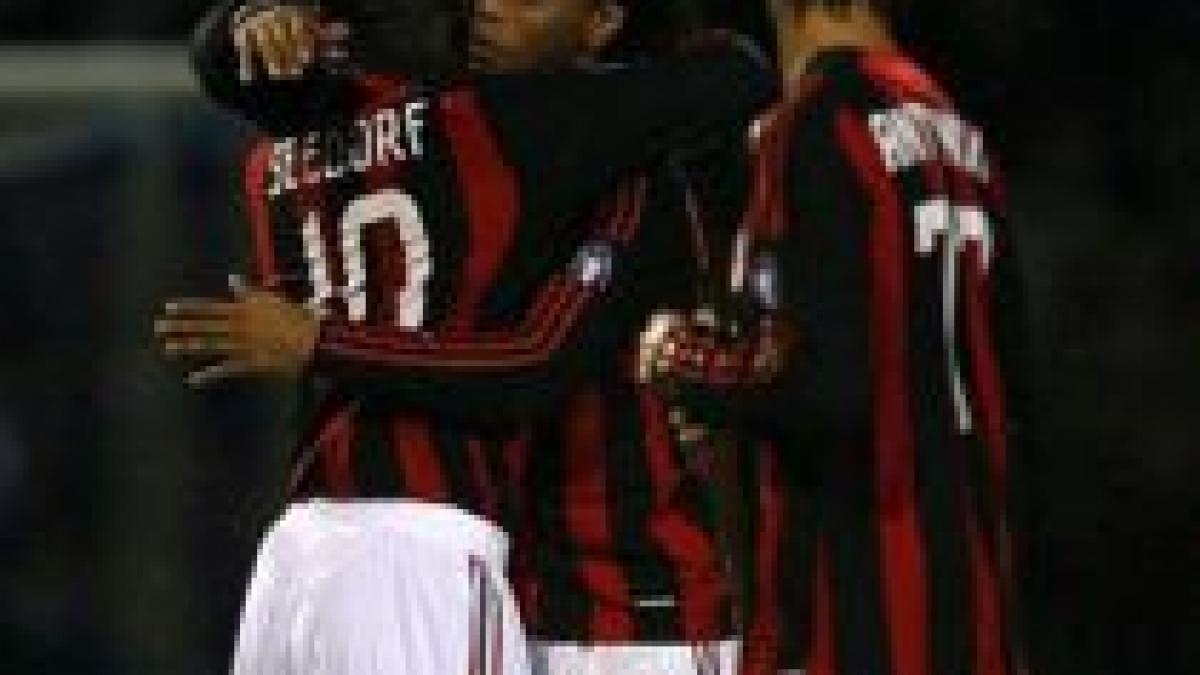 Probleme pentru Milan: Ronaldinho, accidentat, iar Kaka este nemulţumit
