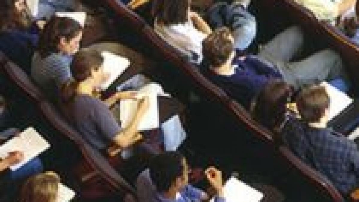 Guvernul a plătit burse pentru studenţi pe care nu vrea să îi mai angajeze
