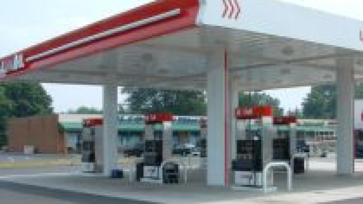 LukOil ieftineşte din nou benzina şi motorina cu 12, respectiv 6 bani pe litru