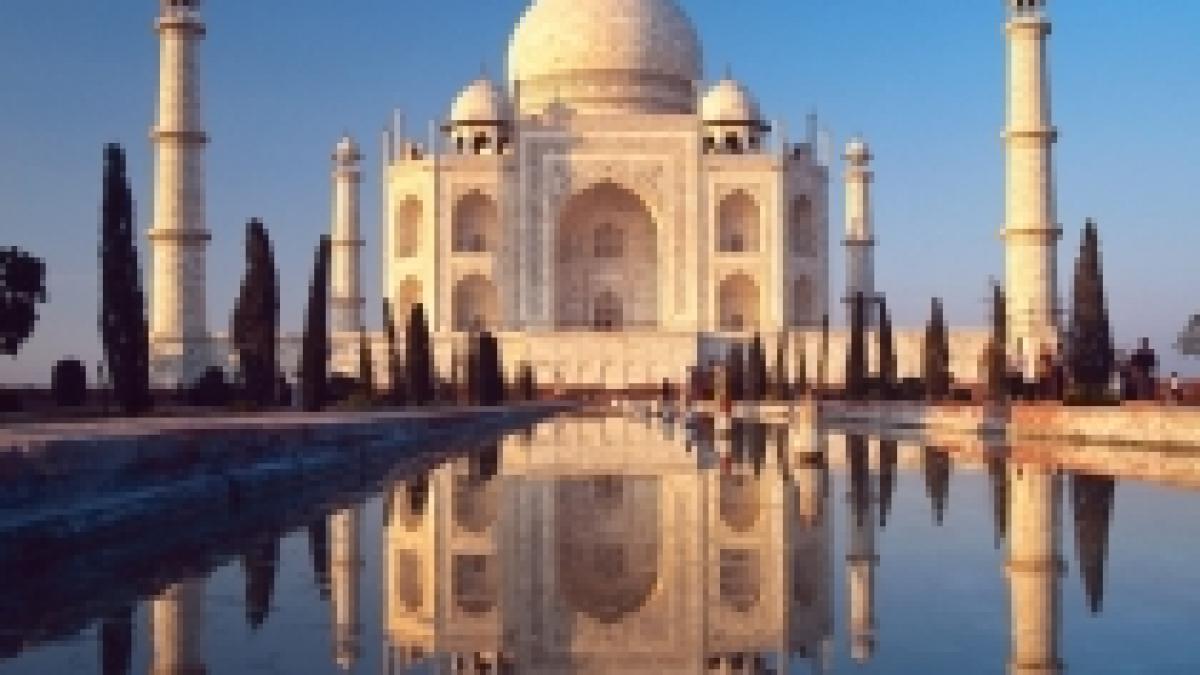 O replică a celebrului Taj Mahal, construită la Bangladesh