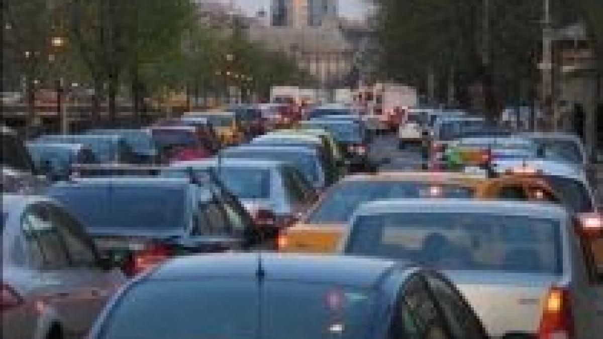 Şoferii din Capitală pot reclama blocajele în trafic la Dispeceratul de Monitorizare şi Control al Traficului