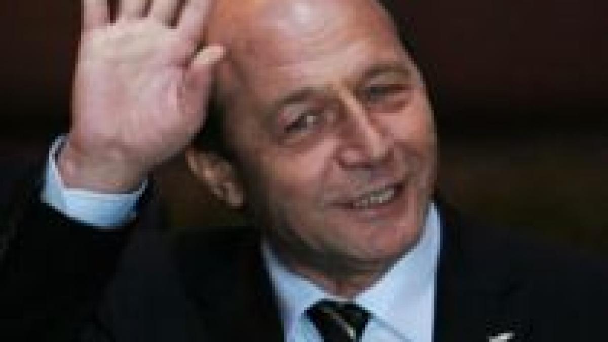 Negocieri în lipsa preşedintelui. Băsescu a pornit spre Bruxelles cu o întârziere de 45 minute 