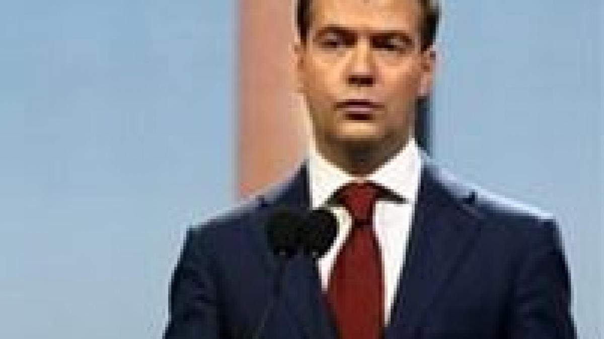 Discursul lui Medvedev cu ocazia Zilei Constituţiei, întrerupt de protestele unui opozant (VIDEO)