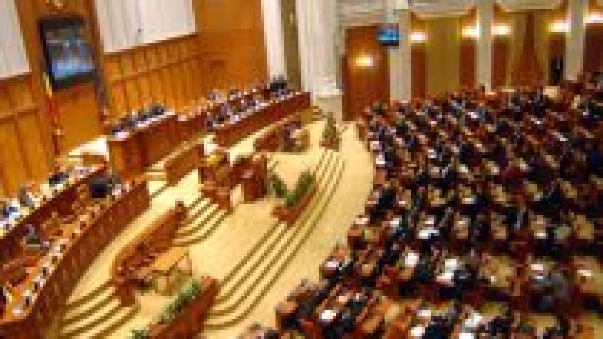 Politicienii cu vise de miniştri caută locuri călduţe la Senat
