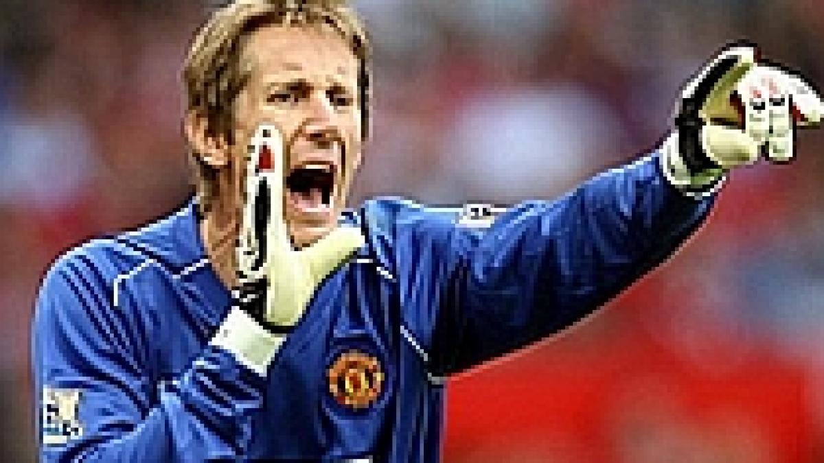 Van der Sar, încă un an la Manchester United