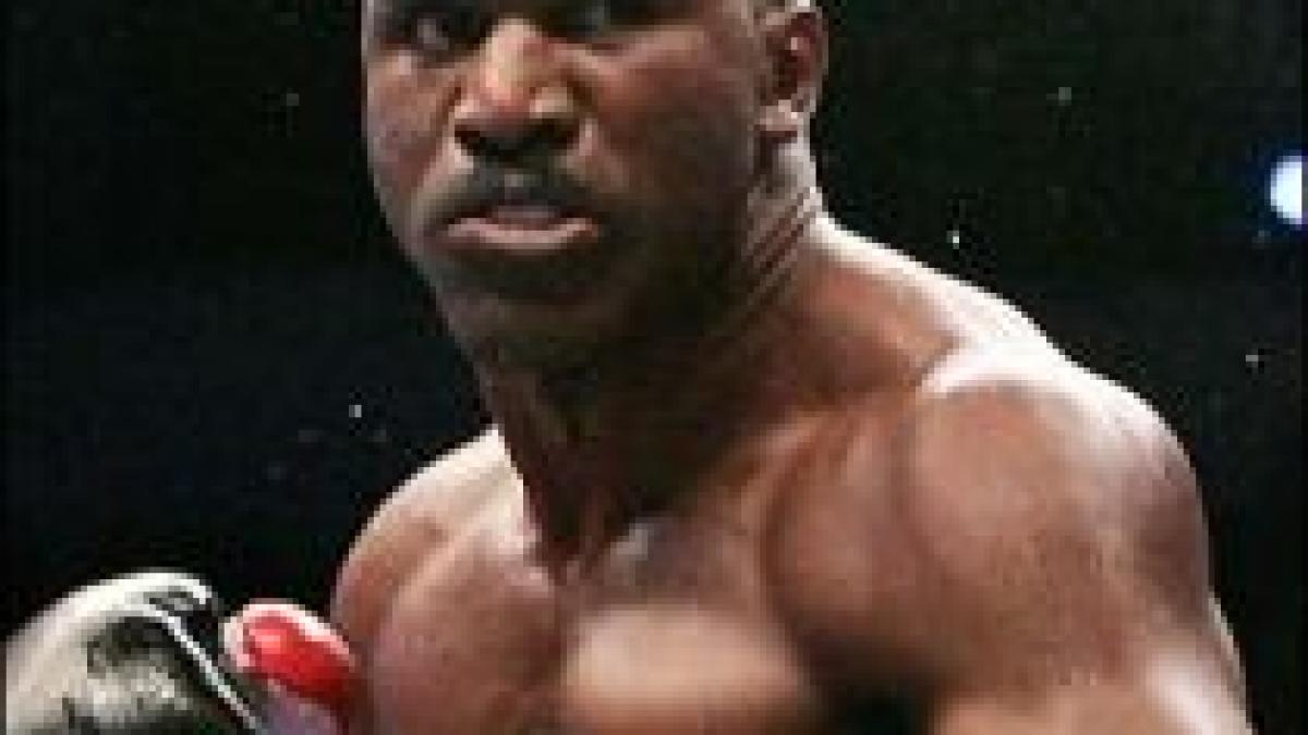 Holyfield vrea să obţină titlul mondial la 46 de ani: Voi scrie o pagină de istorie!