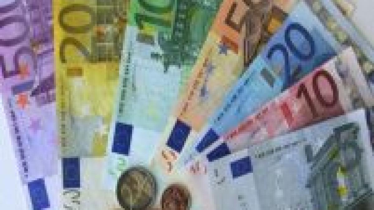 Euro se apropie de 4 lei. Moneda europeană, cotată la 3,953 lei, maximul ultimilor patru ani