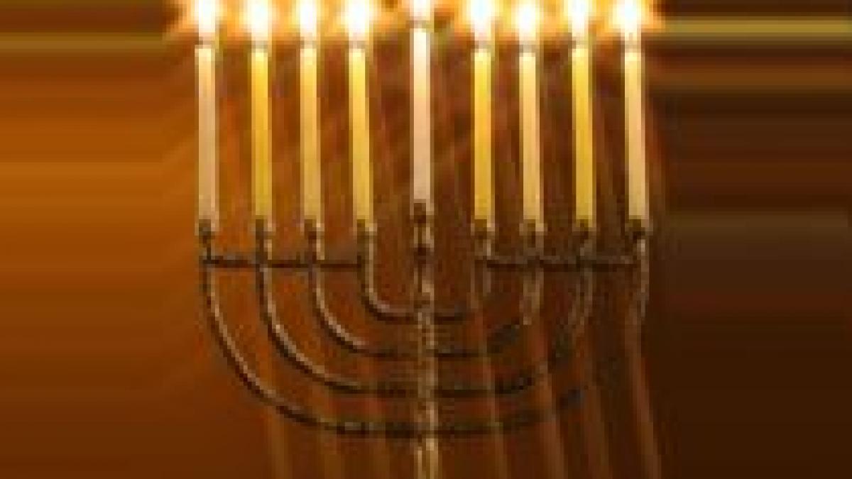 Evreii au aprins prima lumânare de Hanukkah - Sărbătoarea Luminii
