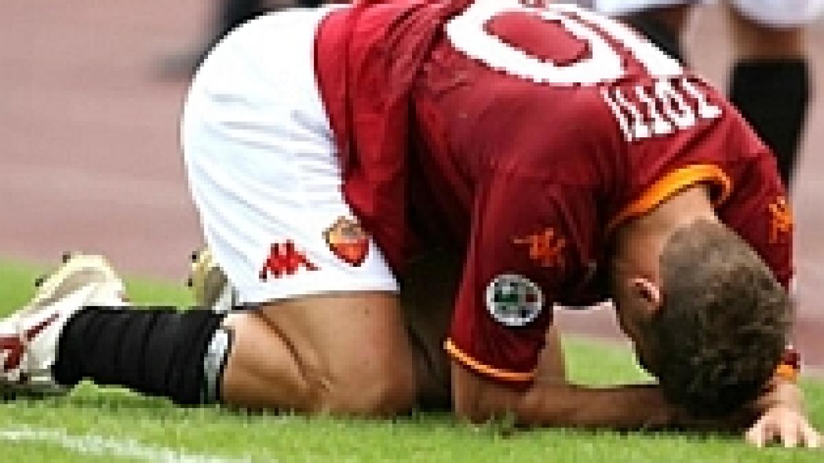 Totti s-a accidentat şi va lipsi cel puţin o lună
