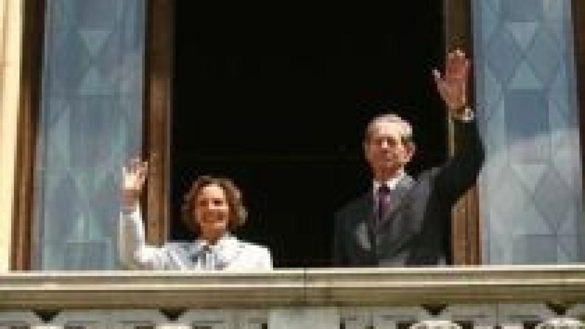 Familia regală a României a primit colindători la Castelul de la Săvârşin şi petrece cu bucate trimise de Prinţul Charles

