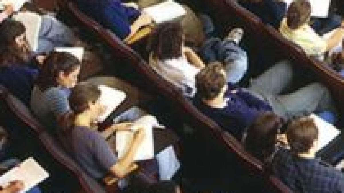 Banca Mondială: Tinerii din România nu au şanse egale de a urma o facultate