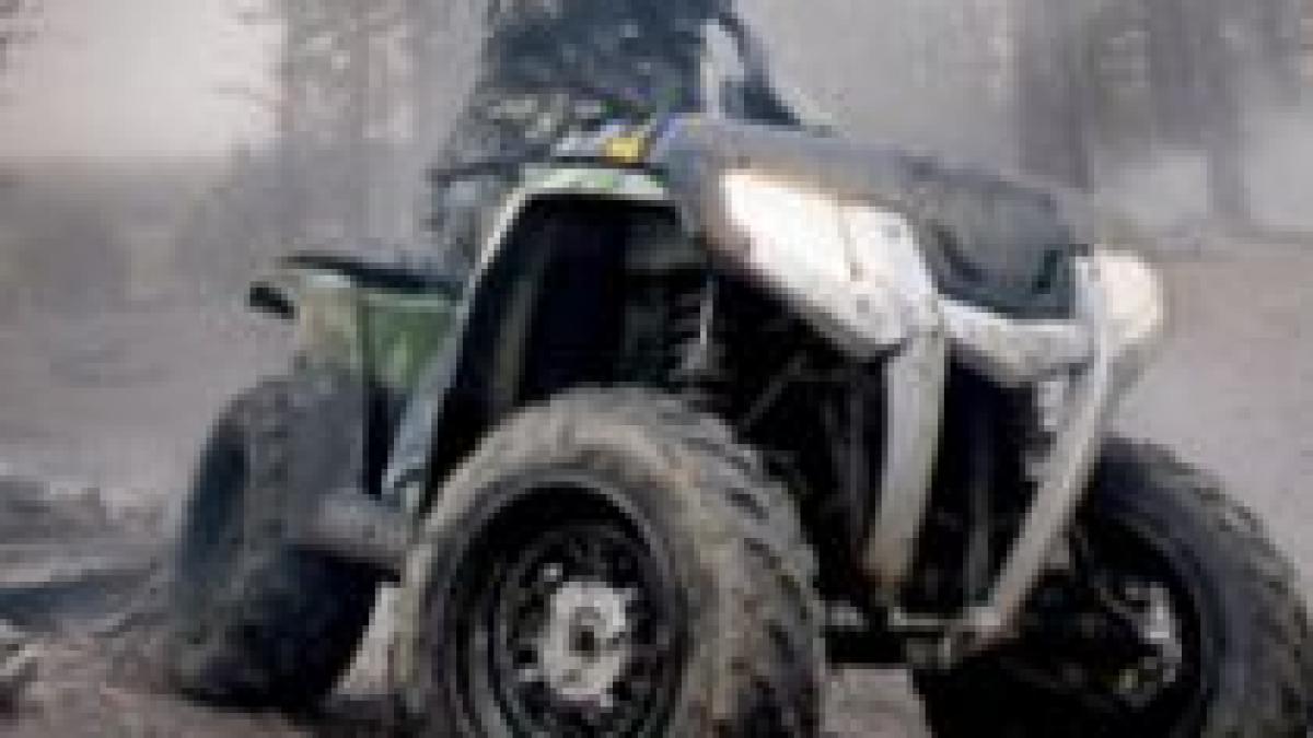 Alba. Doi turişti s-au răsturnat cu ATV-ul în prăpastie
