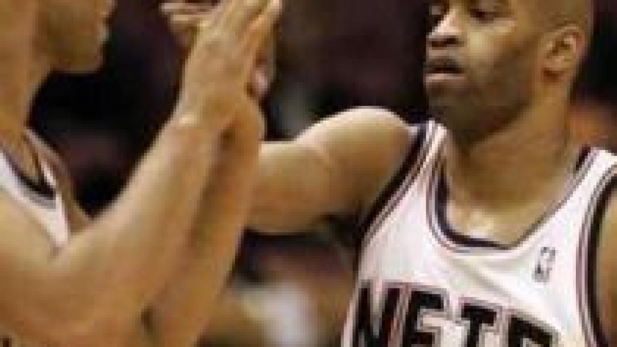 Vince Carter şi Yi Jianlian au îngenuncheat "regii" din Sacramento (VIDEO)