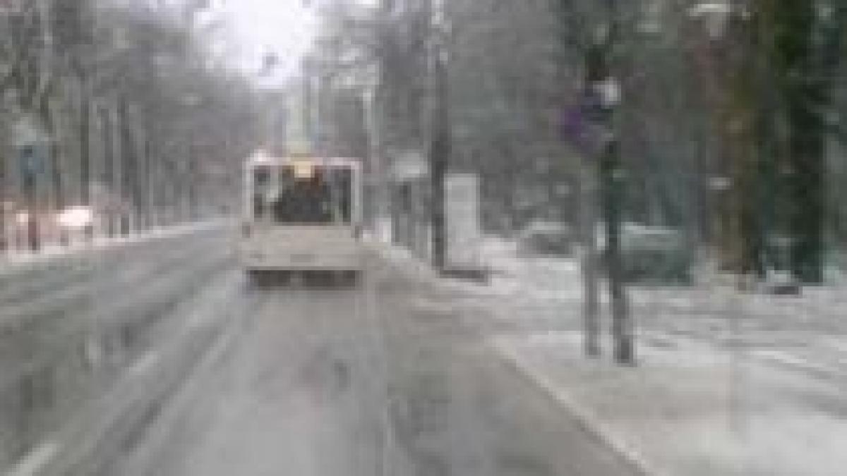 Bucureştiul are parte de prima ninsoare "mai serioasă". Vezi prognoza meteo