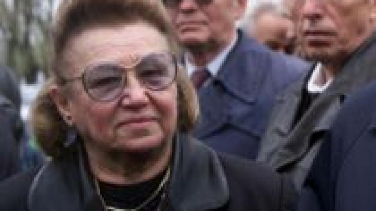 Ana Mureşan a leşinat din nou la o conferinţă de presă susţinută de C.V.Tudor