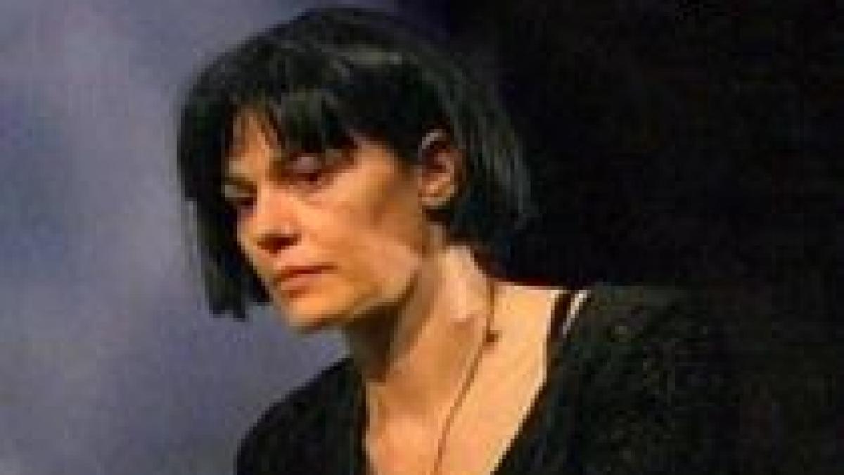 Criză financiară şi pentru actori. Maia Morgenstern, exclusă dintr-o piesă de la Bulandra