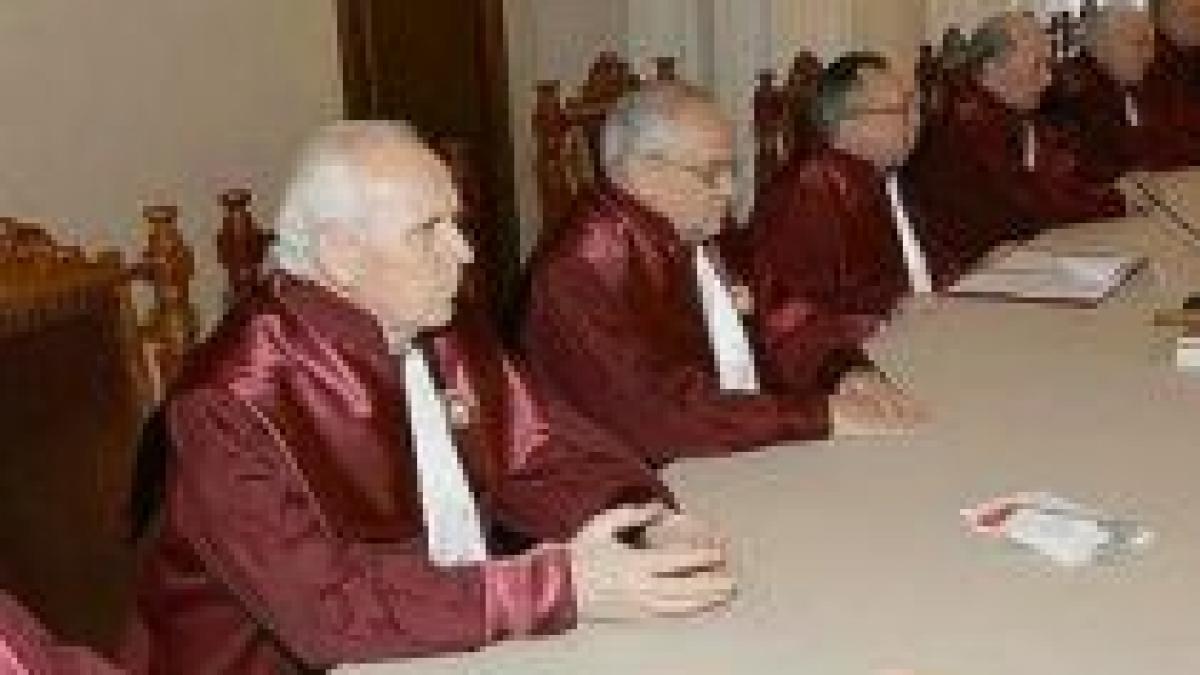 Ordonanţa care interzice cumulul pensiilor cu salariile este neconstituţională