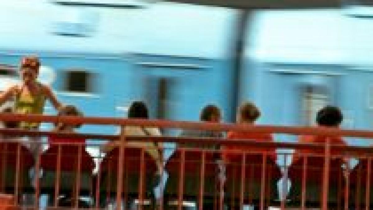 Trenurile româneşti au avut întârzieri de 900 de zile într-un an

