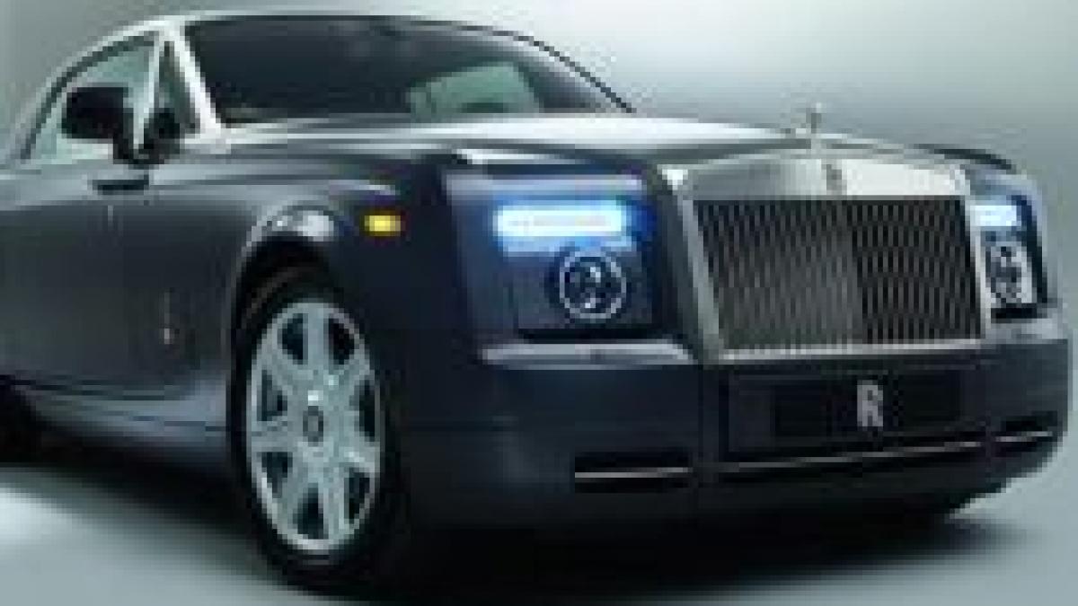 Criza taie pofta de fiţe a românilor. Rolls Royce Phantom, scos la vânzare pe internet