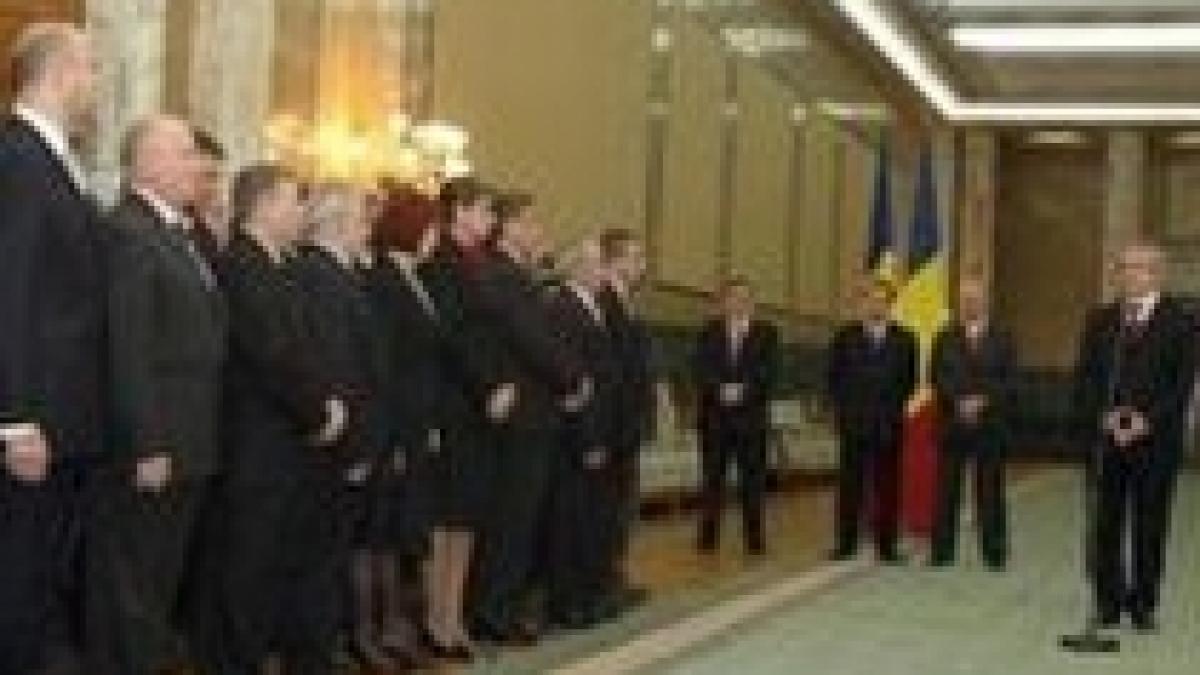 Politicul invadează apoliticul. Listele PSD-PDL pentru prefecţi şi subprefecţi, pe ultima sută de metri 