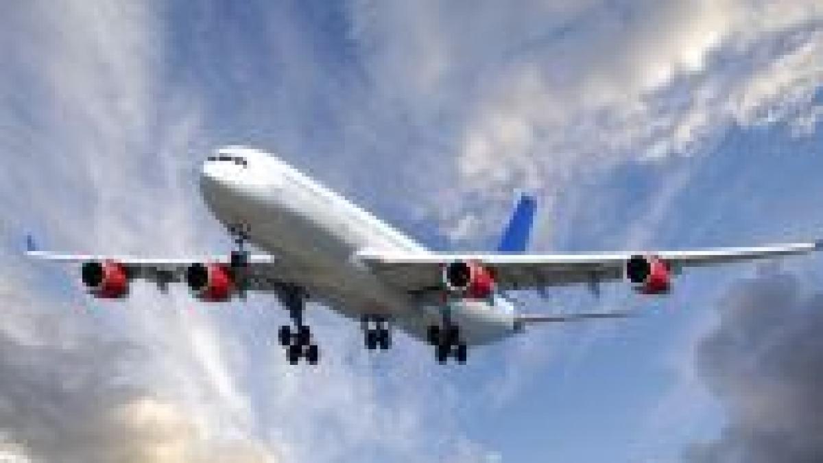 Zborurile de pe aeroporturile Băneasa şi Henri Coandă, afectate de condiţiile meteo nefavorabile