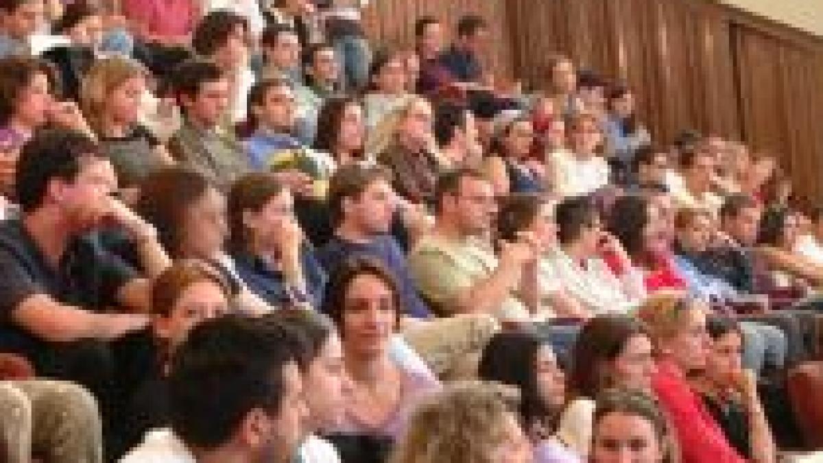 14 universităţi iau ?lecţii? ca să nu mai scoată şomeri de lux

