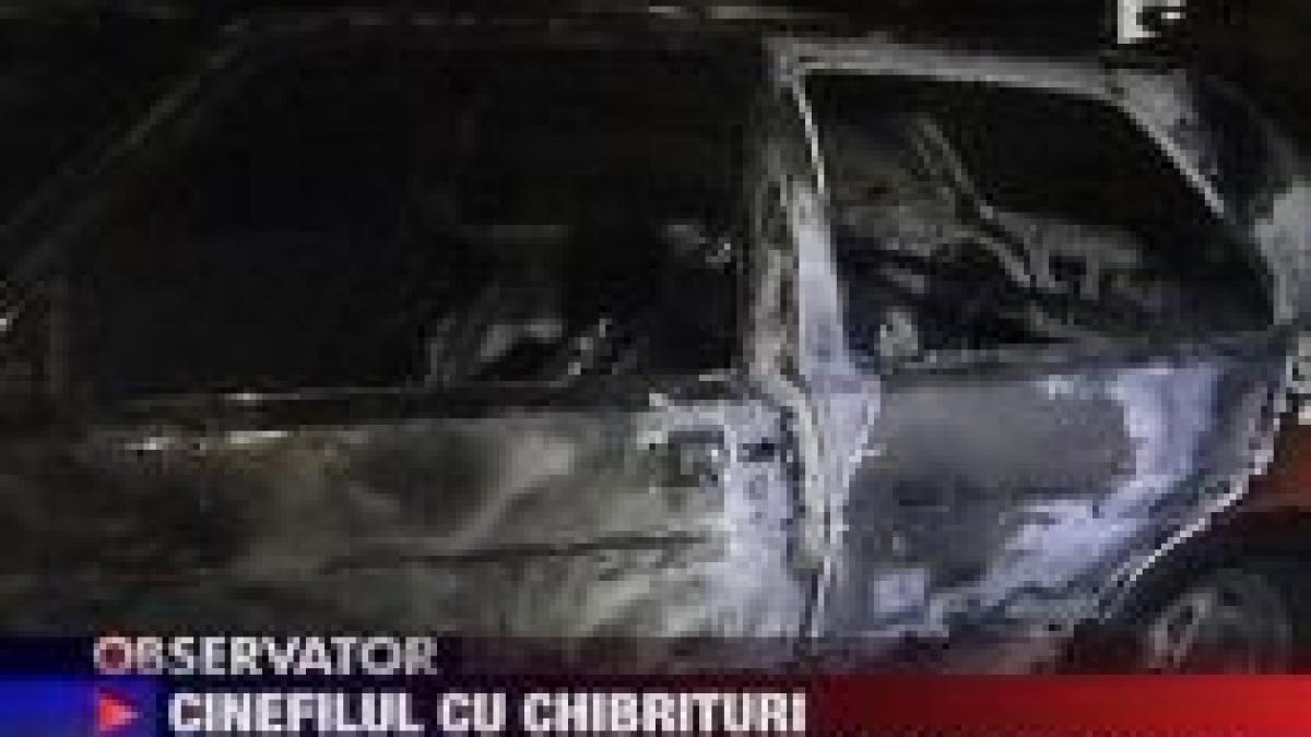 A spart cinci maşini şi apoi le-a dat foc... ca să şteargă urmele
