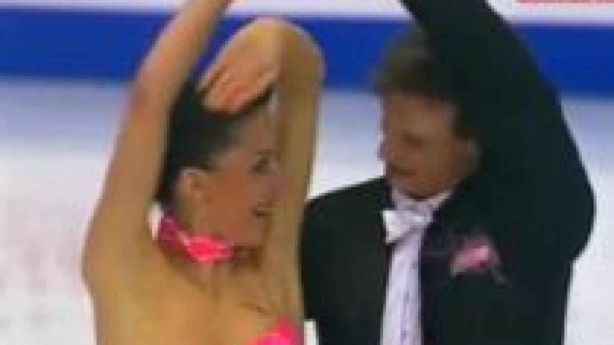 Spectacol sexy pe gheaţă. Vicecampioana Rusiei a patinat cu un sân la vedere (VIDEO)