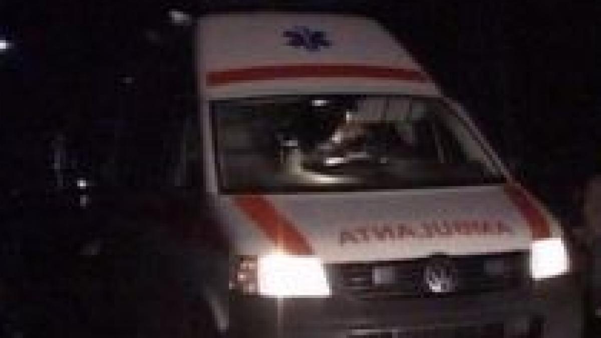 Satu Mare. Un bărbat a murit după ce a fost lovit de o maşină a Ambulanţei
