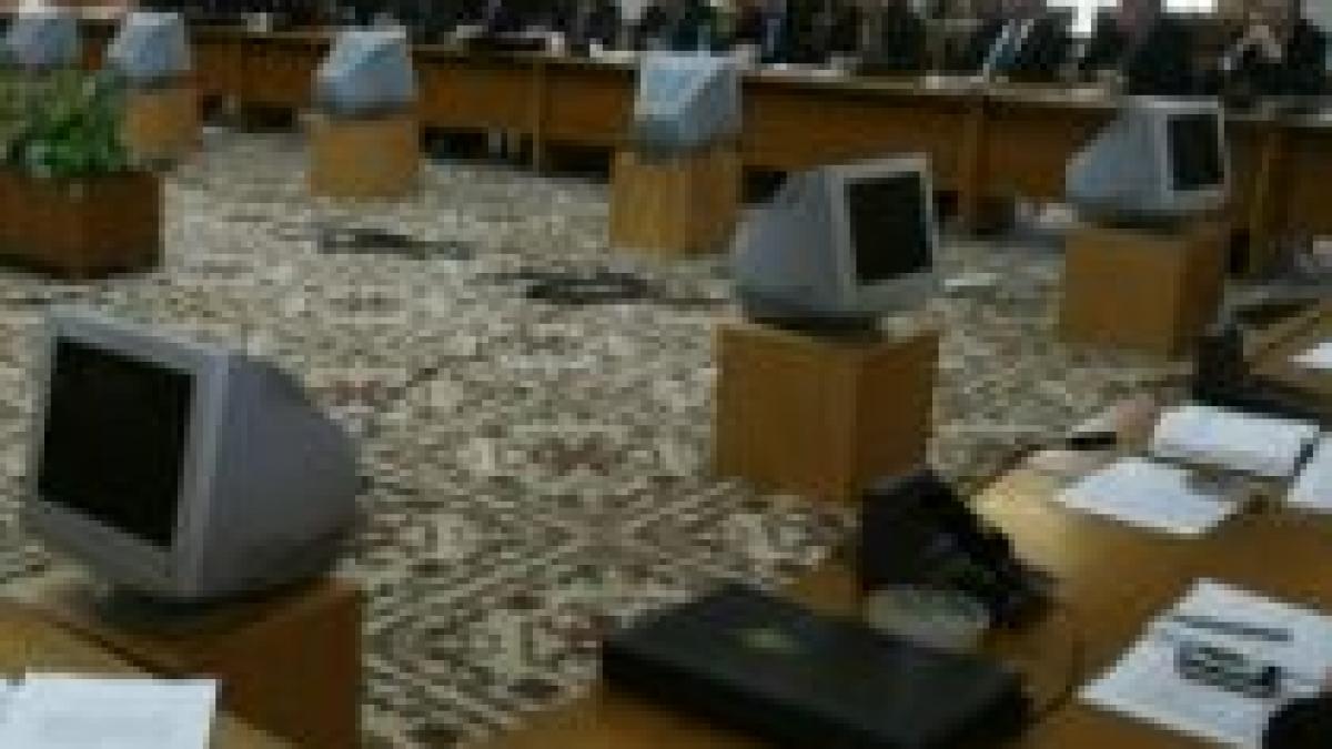 Dotările instituţiilor statului au costat, anul trecut, 500 milioane euro - de zece ori mai mult decât în 2007