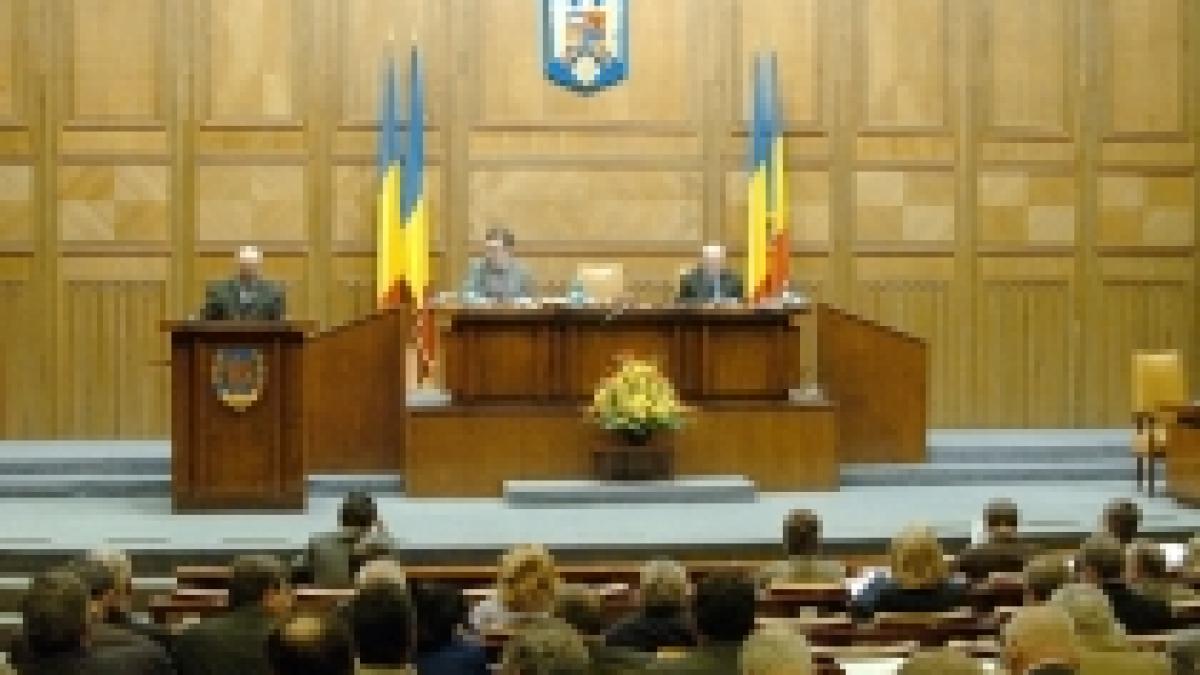 Finanţele cer Senatului reducerea bugetului cu peste o pătrime