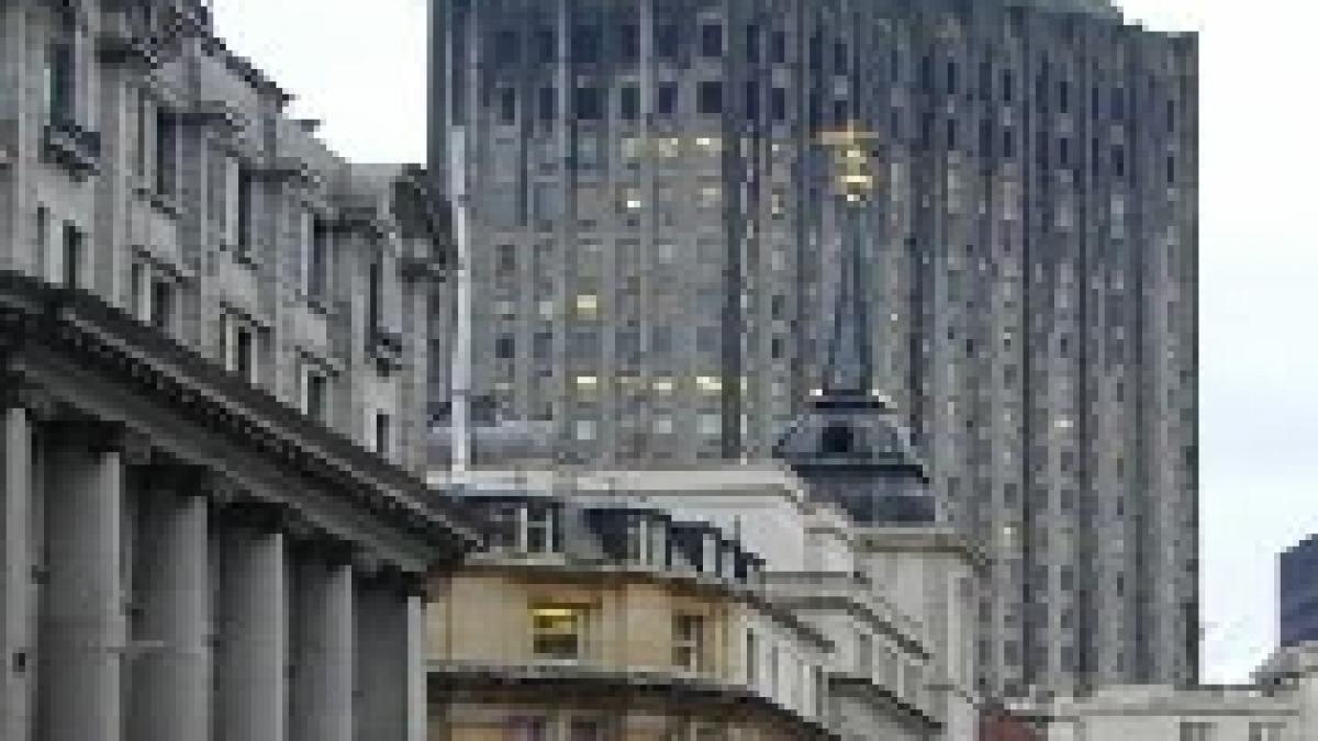 Şase investitori la Bursa de la Londra, acuzaţi de o fraudă de 450 de milioane de euro