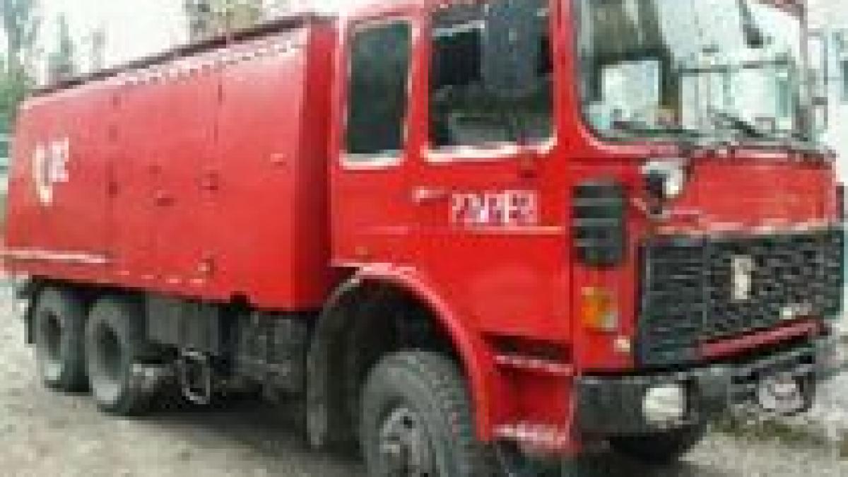 Incendiu de proporţii, la un târg de haine second-hand din Craiova