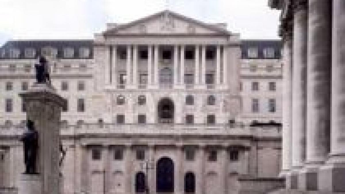 Acuzaţi de discriminare. Bank of England organizează cursuri "de înfrumuseţare" pentru angajate