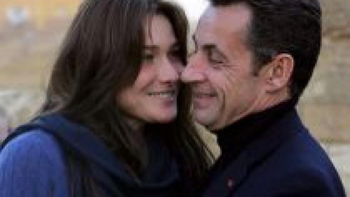 Nicolas Sarkozy admite influenţa Carlei Bruni în deciziile politice

