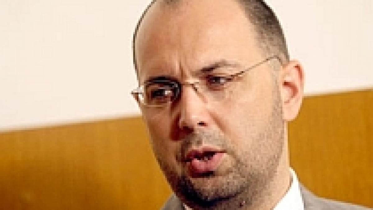 UDMR: Empatia lui Băsescu pentru comunitatea maghiară se opreşte la palincă şi kurtos kolacs