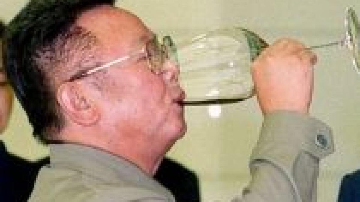 Kim Jong-Il face exces de alcool, în încercarea de a demonstra că este perfect sănătos 