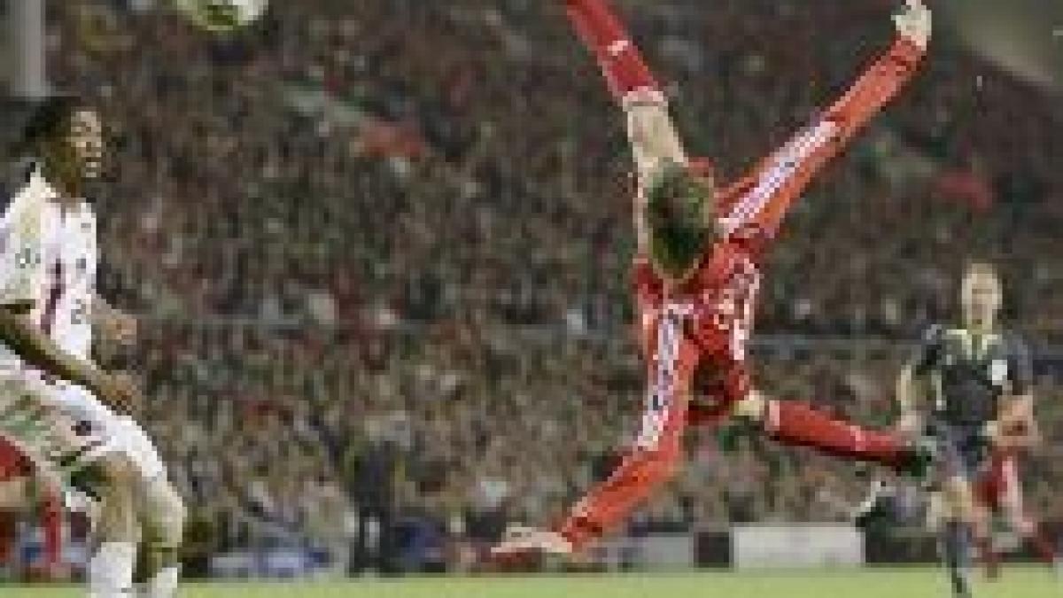 Peter Crouch îl apără pe Robbie Keane: "Metodele lui Rafa Benitez sunt foarte frustrante pentru fotbalişti"