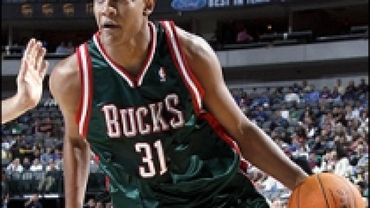 Milwaukee Bucks câştigă uşor cu Houston Rockets, 124-112 (VIDEO)