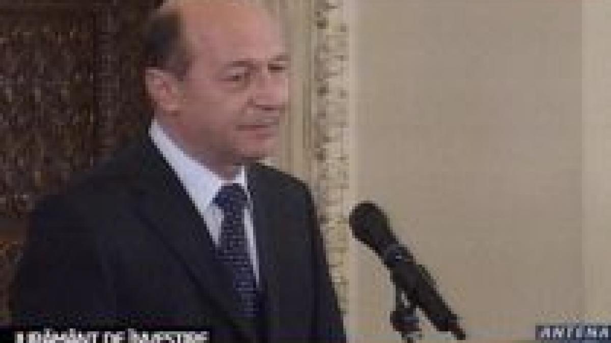 Băsescu: Guvernul să facă publice modalităţile de tranzacţionare a energiei