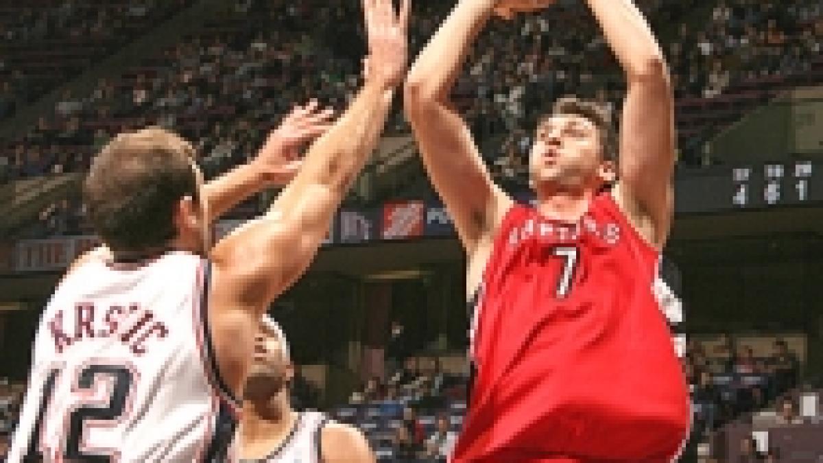 În lipsa lui Bosh şi Calderon, puştiul de la Raptors, Roko Ukic, bate de unul singur pe San Antonio Spurs: 91-89