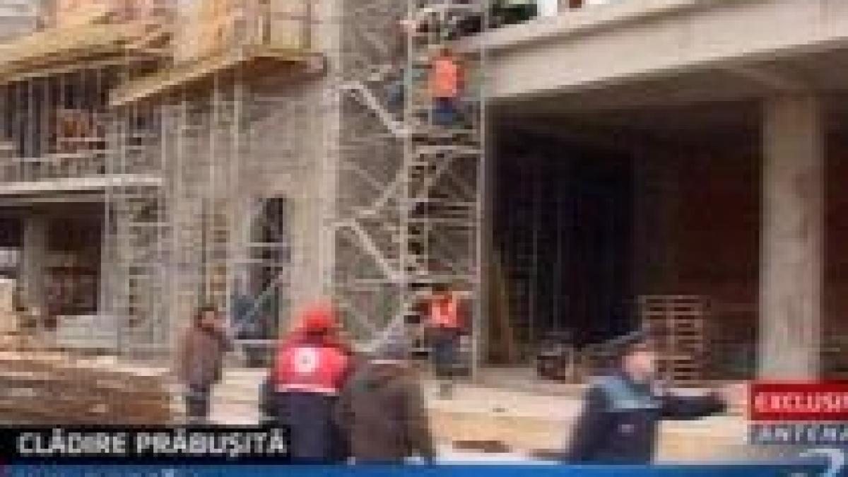 Oradea. Un mort şi 3 răniţi după ce etajul unui mall în construcţie s-a prăbuşit. VIDEO în exclusivitate