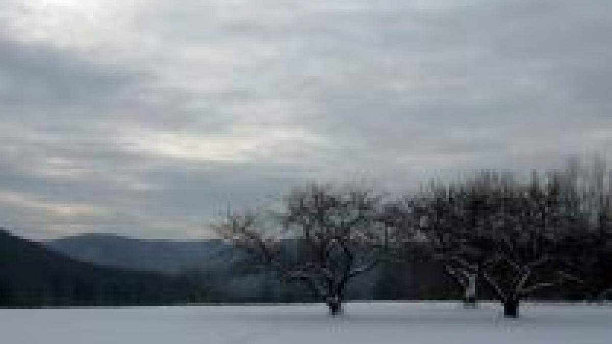 Prognoza meteo de weekend. Temperaturi în scădere şi ninsori slabe