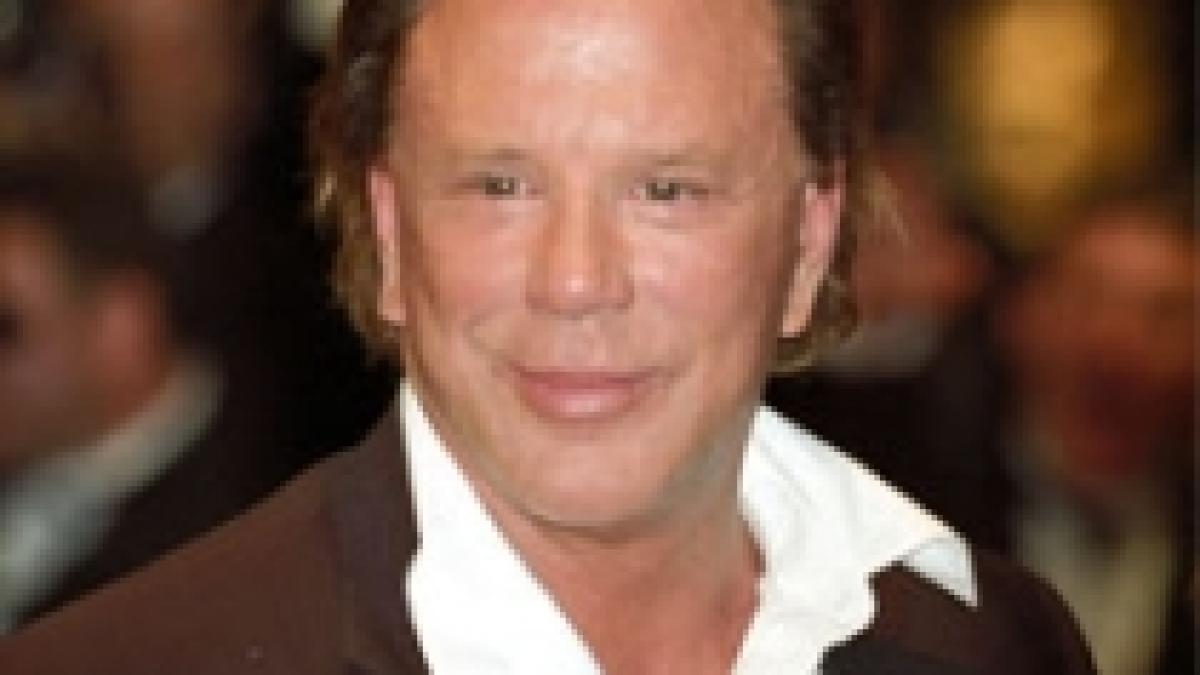 Mickey Rourke a fost surprins, în aeroport, cu 36 de kilograme de pantofi