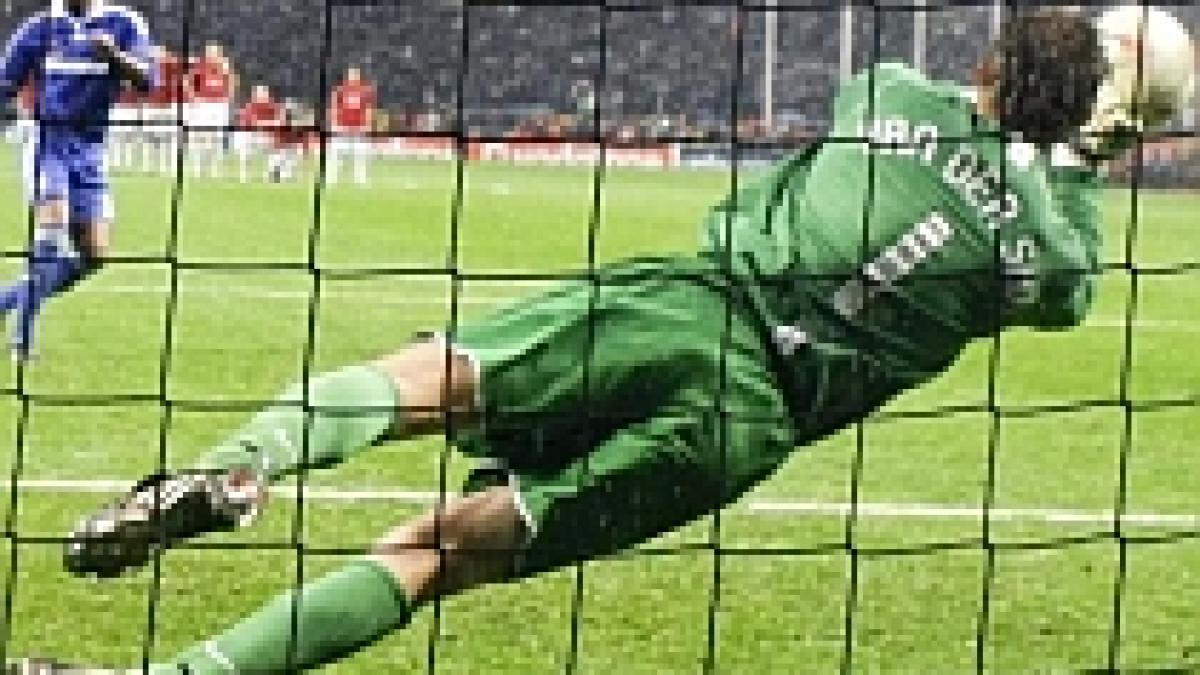 Van der Sar, la şapte meciuri fără gol primit distanţă de recordul mondial