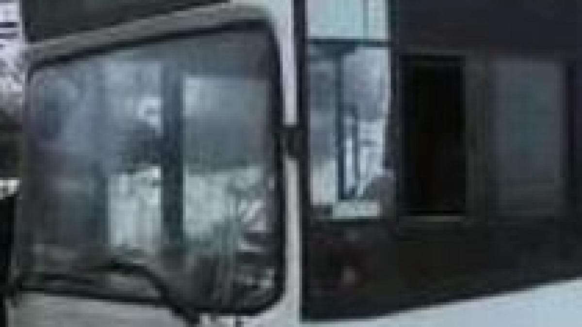 Hunedoara. Un protest spontan al şoferilor de autobuze a ţinut oamenii în staţii ore întregi