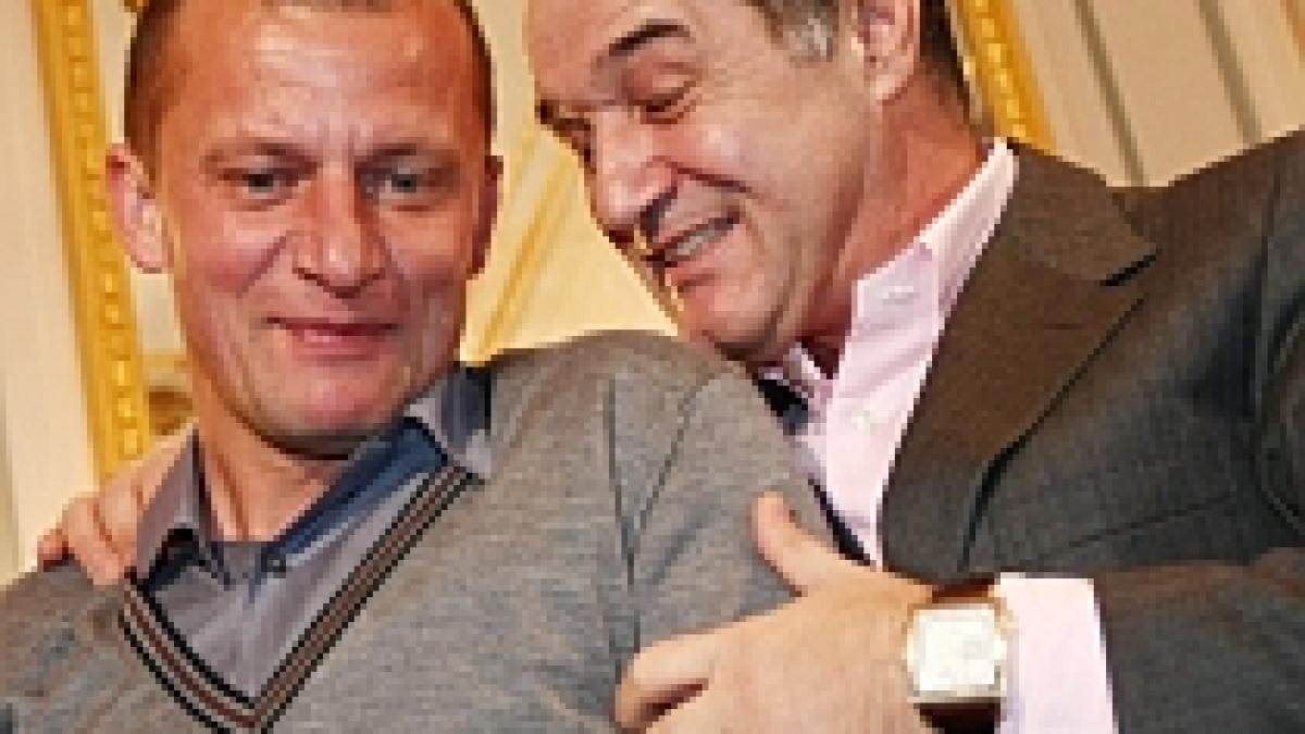 Munteanu recunoaşte: Becali mi-a cerut să-l bag în teren pe Lovin