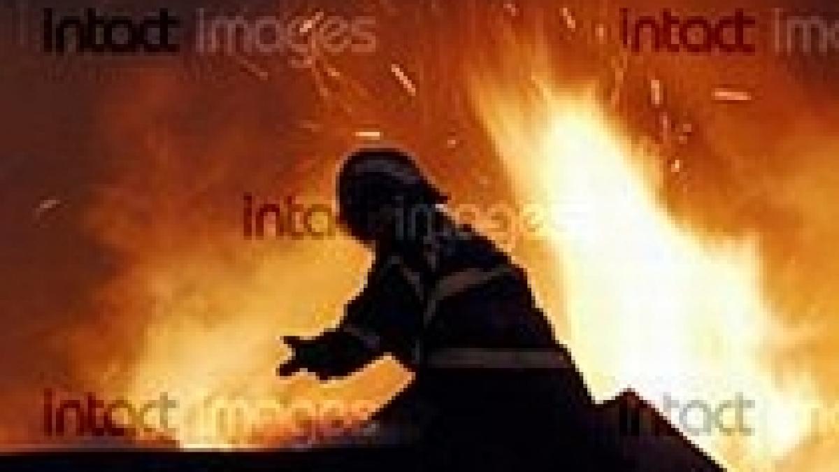 Ungaria. Un bărbat de etnie romă şi fiul său de 5 ani, ucişi prin împuşcare în timpul unui incendiu